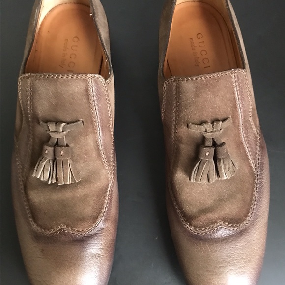Gucci taupe leather suede loafer w/ tassels & vibram rubber sole and heal guard - Picture 11 of 12